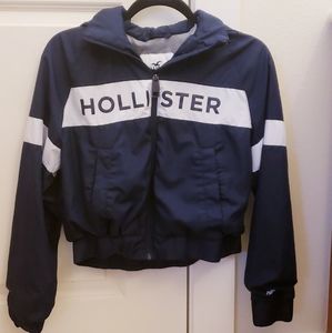 hollister navy and white windbreaker